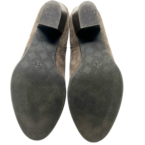 Vionic women's Madeline Greige Weatherproof Suede Ankle Boot size 9 - Picture 8 of 13